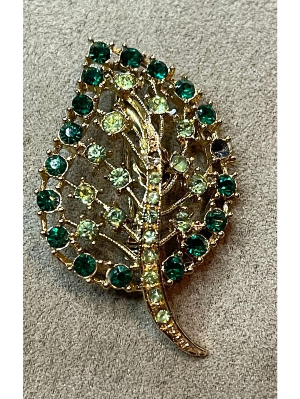 Vintage Mid-Century Unsigned Lisner Green Rhinestone Leaf Brooch Pin